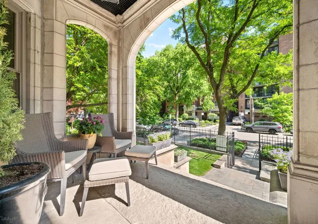 Photo 3 of Single family home for sale at 652 W Sheridan Rd, Chicago, IL 60613 | MLS# 12767765 | Listing updated on 2026-09-24