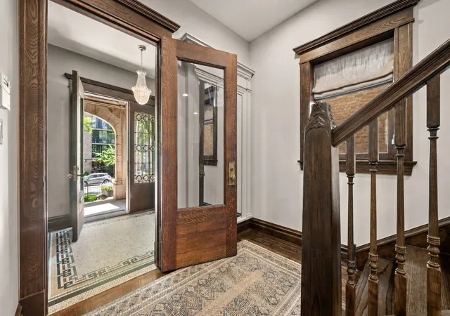 Photo 4 of Single family home for sale at 652 W Sheridan Rd, Chicago, IL 60613 | MLS# 12767765 | Listing updated on 2026-09-24