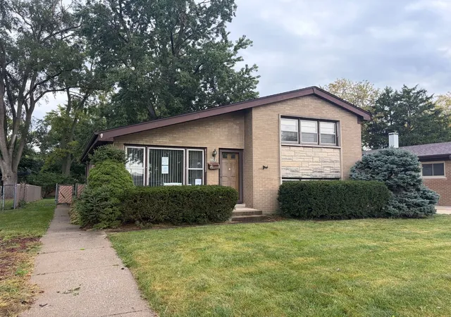 Single family home for sale at 15239 Hamlin Ave, Midlothian, IL 60445 | MLS# 12767791