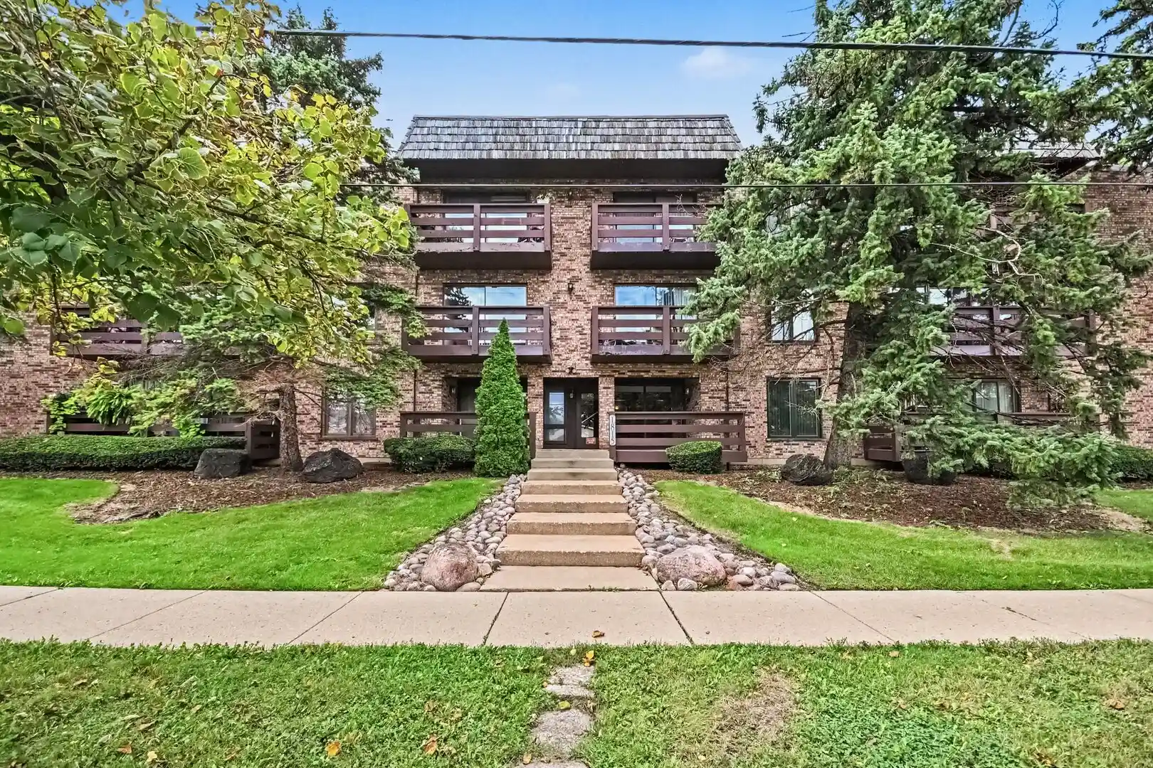 Listing Photo 1 - Condo for sale in 1815 Oakton St located at 1815 Oakton St, Park Ridge, IL 60068 - Unit #1A