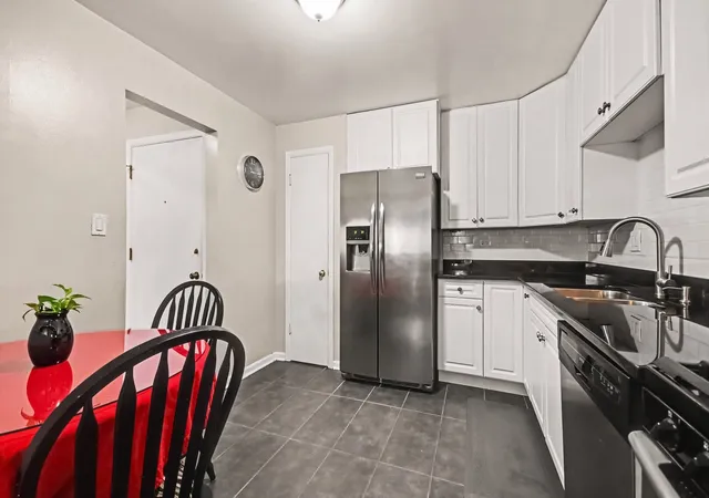 Listing Photo 5 - Condo for sale in building located at 1815 Oakton St, Park Ridge, IL 60068 - Unit #1A