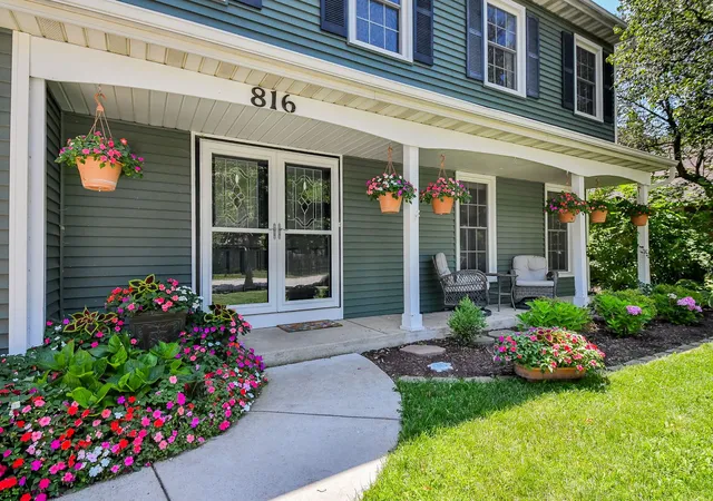 Photo 2 of Single family home for sale at 816 Cyn Run Rd, Naperville, IL 60565 | MLS# 12767801 | Listing updated on 2026-09-26