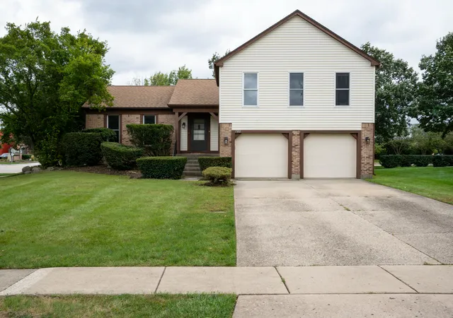 Photo 1 of Single family home for sale at 1100 Gail Dr, Buffalo Grove, IL 60089 | MLS# 12767808 | Listing updated on 2026-09-23