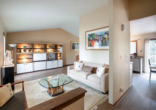 Photo 3 of Single family home for sale at 1100 Gail Dr, Buffalo Grove, IL 60089 | MLS# 12767808 | Listing updated on 2026-09-23