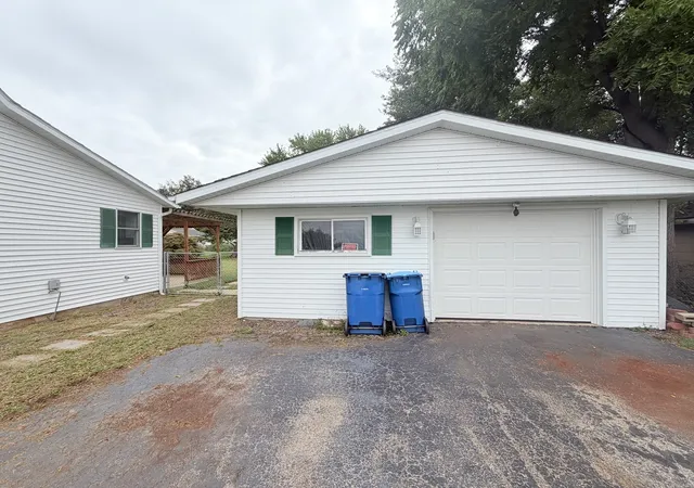 Photo 4 of Single family home for sale at 314 N Constant St, Dawson, IL 62520 | MLS# 12767818 | Listing updated on 2026-09-24