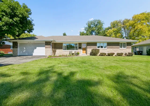 Photo 1 of Single family home for sale at 2705 Calmer Dr, Joliet, IL 60433 | MLS# 12767820 | Listing updated on 2026-10-06