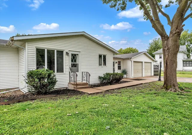 Photo 4 of House for sale at 235 SE 3rd Street, Woodhull, IL 61490 | MLS# 12767832 | Listing updated on 2026-10-01