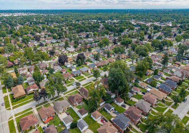 Photo 4 of Single family home for sale at 1635 Downing Ave, Westchester, IL 60154 | MLS# 12767835 | Listing updated on 2026-09-30