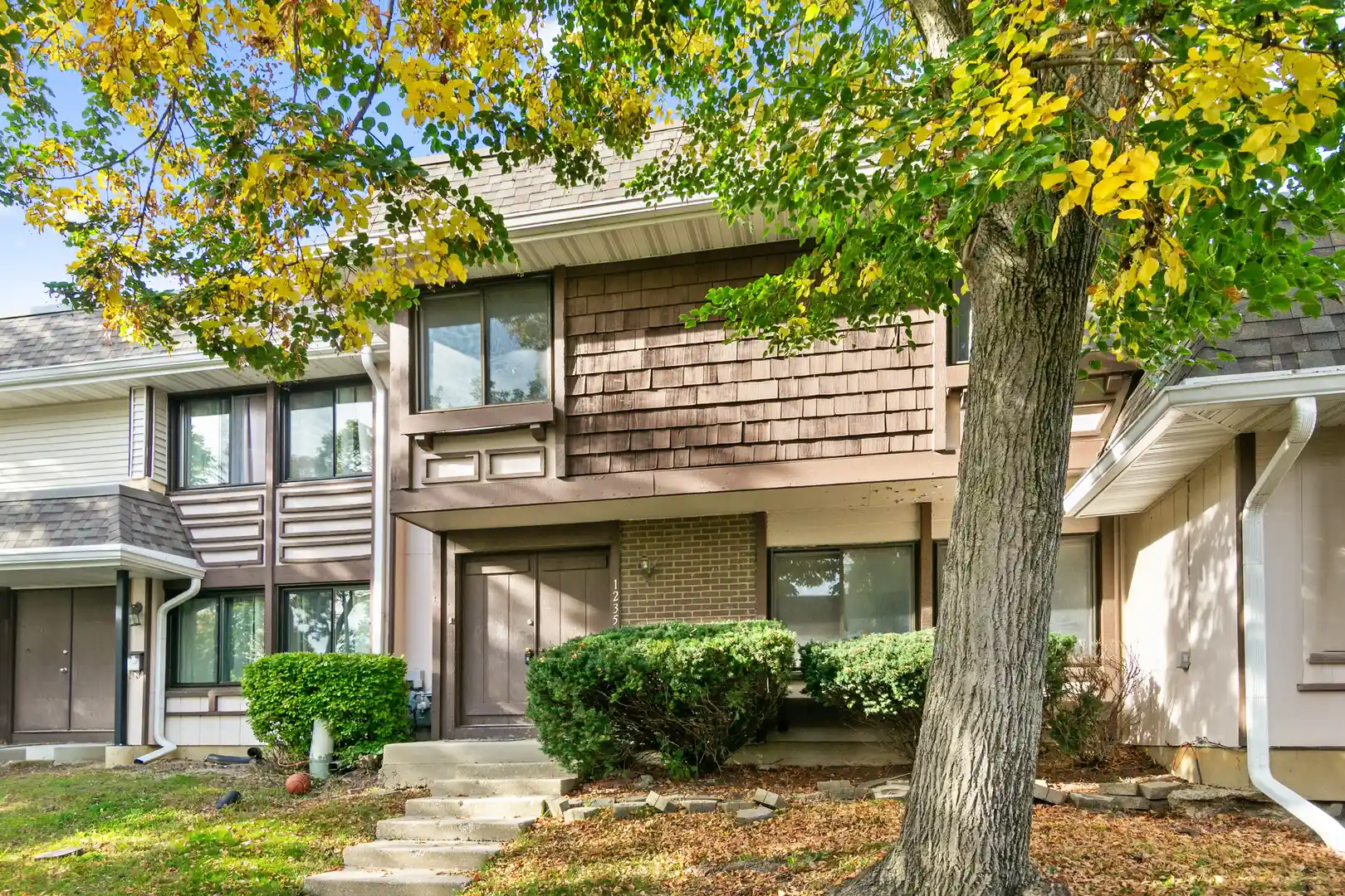 Listing Photo 2 - Condo for sale in 1235 San Simeon Dr located at 1235 San Simeon Dr, Hanover Park, IL 60133 - Unit #1235