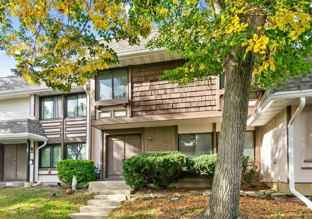 Listing Photo 2 - Condo for sale in building located at 1235 San Simeon Dr, Hanover Park, IL 60133 - Unit #1235