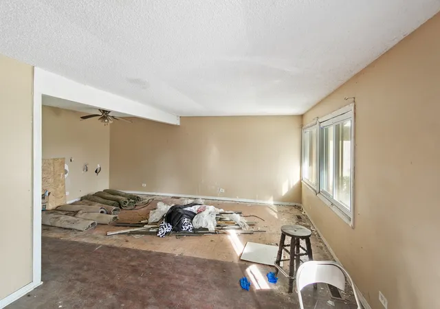 Listing Photo 3 - Condo for sale in building located at 1235 San Simeon Dr, Hanover Park, IL 60133 - Unit #1235