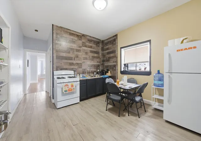 Listing Photo 5 - Condo for sale in building located at 7514 S Dante Ave, Chicago, IL 60619