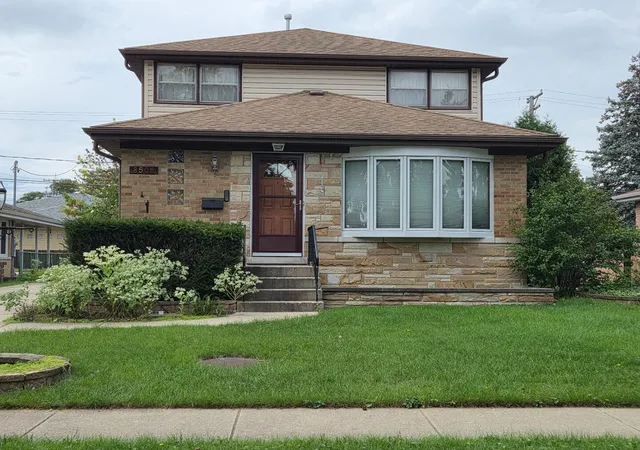 Single family home for sale at 8506 N Oriole Ave, Niles, IL 60714 | MLS# 12767865