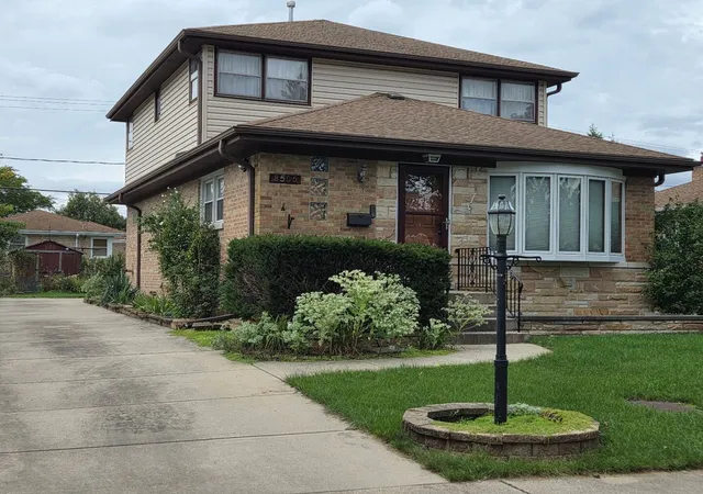 Photo 1 of Single family home for sale at 8506 N Oriole Ave, Niles, IL 60714 | MLS# 12767865 | Listing updated on 2026-09-23