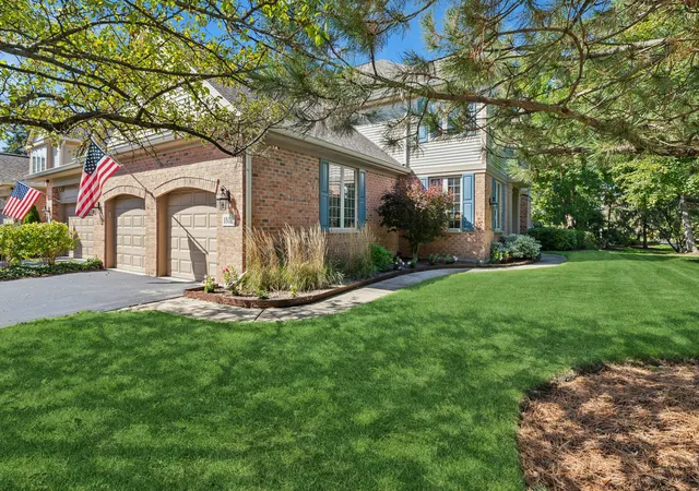 Photo 2 of Townhouse for sale at 1802 Westleigh Dr, Glenview, IL 60025 | MLS# 12767872 | Listing updated on 2026-10-07
