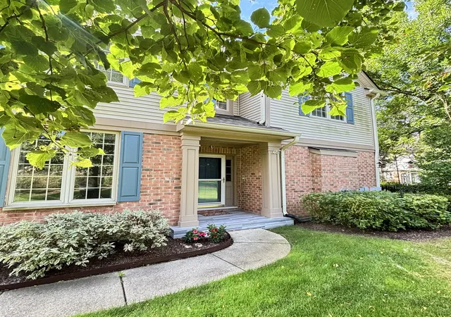 Photo 3 of Townhouse for sale at 1802 Westleigh Dr, Glenview, IL 60025 | MLS# 12767872 | Listing updated on 2026-10-07