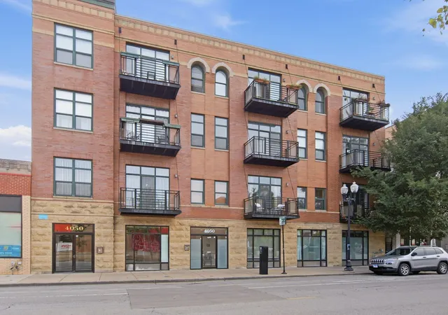 Condo for sale at 4050 N Lincoln Ave #304, Chicago, IL 60618 | MLS# 12767877