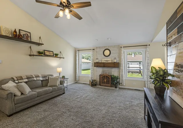 Photo 3 of Single family home for sale at 531 Valerian Ln, Woodstock, IL 60098 | MLS# 12767882 | Listing updated on 2026-10-06