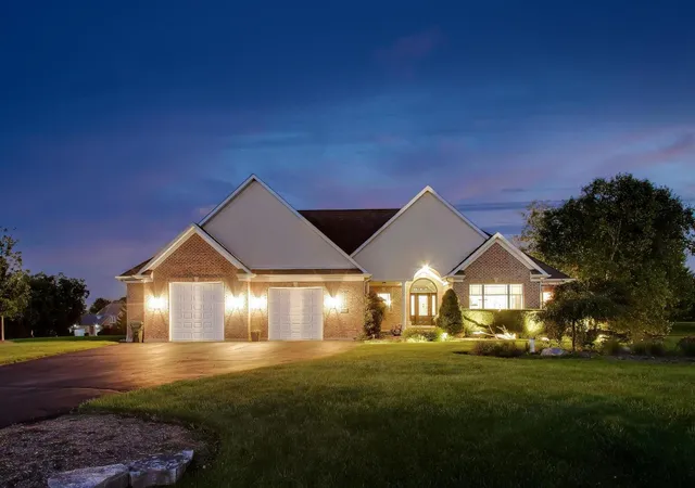 Photo 1 of Single family home for sale at 560 Birch Holw Dr, Antioch, IL 60002 | MLS# 12767888 | Listing updated on 2026-10-07
