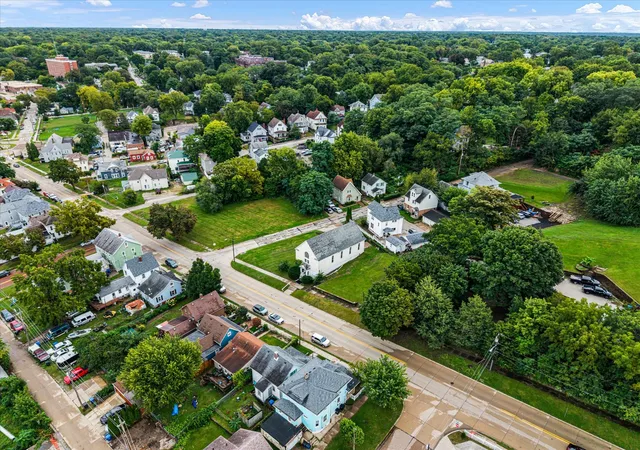 Photo 4 of Single family home for sale at 1222 7th Avenue, Moline, IL 61265 | MLS# 12767900 | Listing updated on 2026-09-24