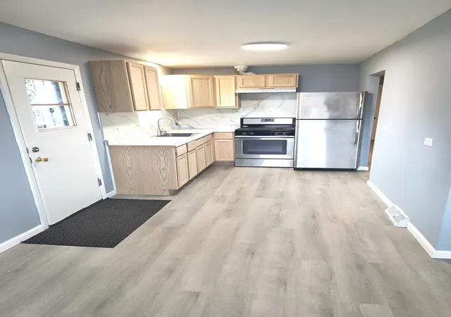 Photo 4 of Single family home for sale at 521 Jefferson St, Dolton, IL 60419 | MLS# 12767904 | Listing updated on 2026-09-23