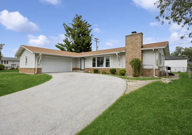 Single family home for sale at 18921 Willow Ave, Country Club Hills, IL 60478 | MLS# 12767910