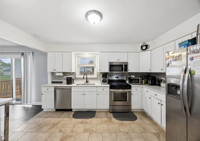 Photo 4 of Single family home for sale at 18921 Willow Ave, Country Club Hills, IL 60478 | MLS# 12767910 | Listing updated on 2026-09-24