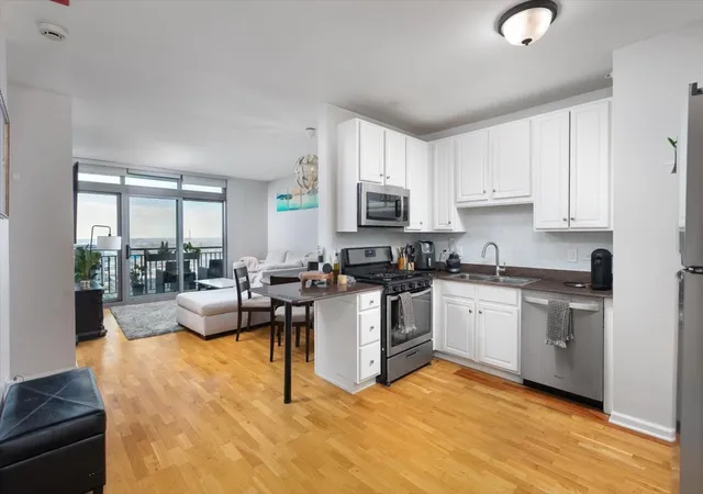 Photo 1 of Condo for sale at 125 S Jefferson St #2308, Chicago, IL 60661 | MLS# 12767919 | Listing updated on 2026-10-08
