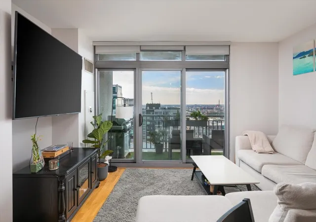 Photo 3 of Condo for sale at 125 S Jefferson St #2308, Chicago, IL 60661 | MLS# 12767919 | Listing updated on 2026-10-08