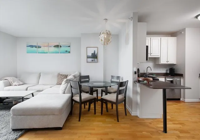 Photo 4 of Condo for sale at 125 S Jefferson St #2308, Chicago, IL 60661 | MLS# 12767919 | Listing updated on 2026-10-08
