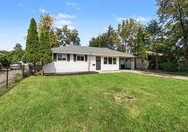 Photo 3 of Single family home for sale at 2313 Benedict Ave, Joliet, IL 60436 | MLS# 12767921 | Listing updated on 2026-10-04