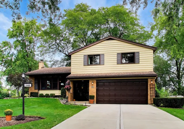 Photo 1 of Single family home for sale at 1608 E Jonquil Ter, Arlington Heights, IL 60004 | MLS# 12767925 | Listing updated on 2026-10-08