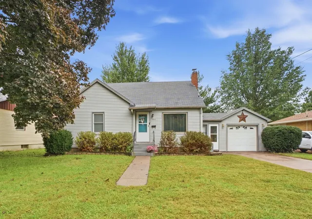 Single family home for sale at 402 SW 7th Avenue, Aledo, IL 61231 | MLS# 12767928