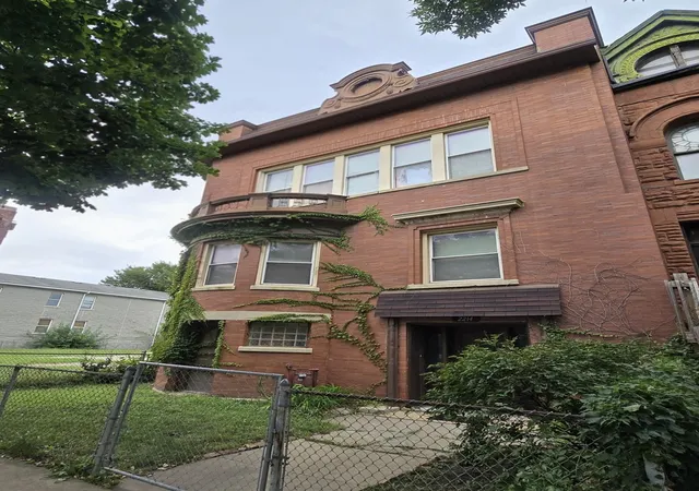 Photo 1 of Single family home for sale at 2214 W Washington Blvd, Chicago, IL 60612 | MLS# 12767943 | Listing updated on 2026-09-24