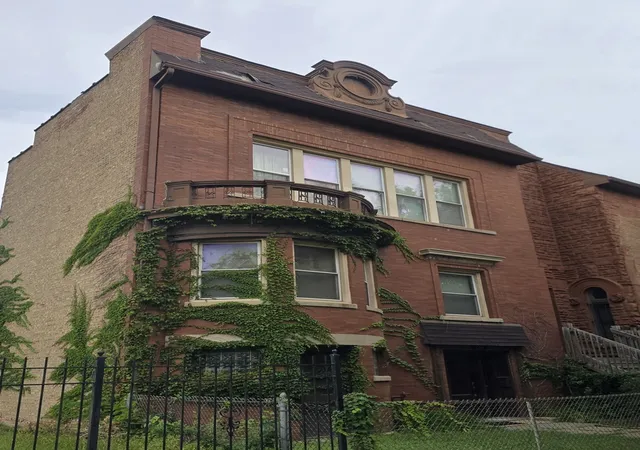 Photo 2 of Single family home for sale at 2214 W Washington Blvd, Chicago, IL 60612 | MLS# 12767943 | Listing updated on 2026-09-24
