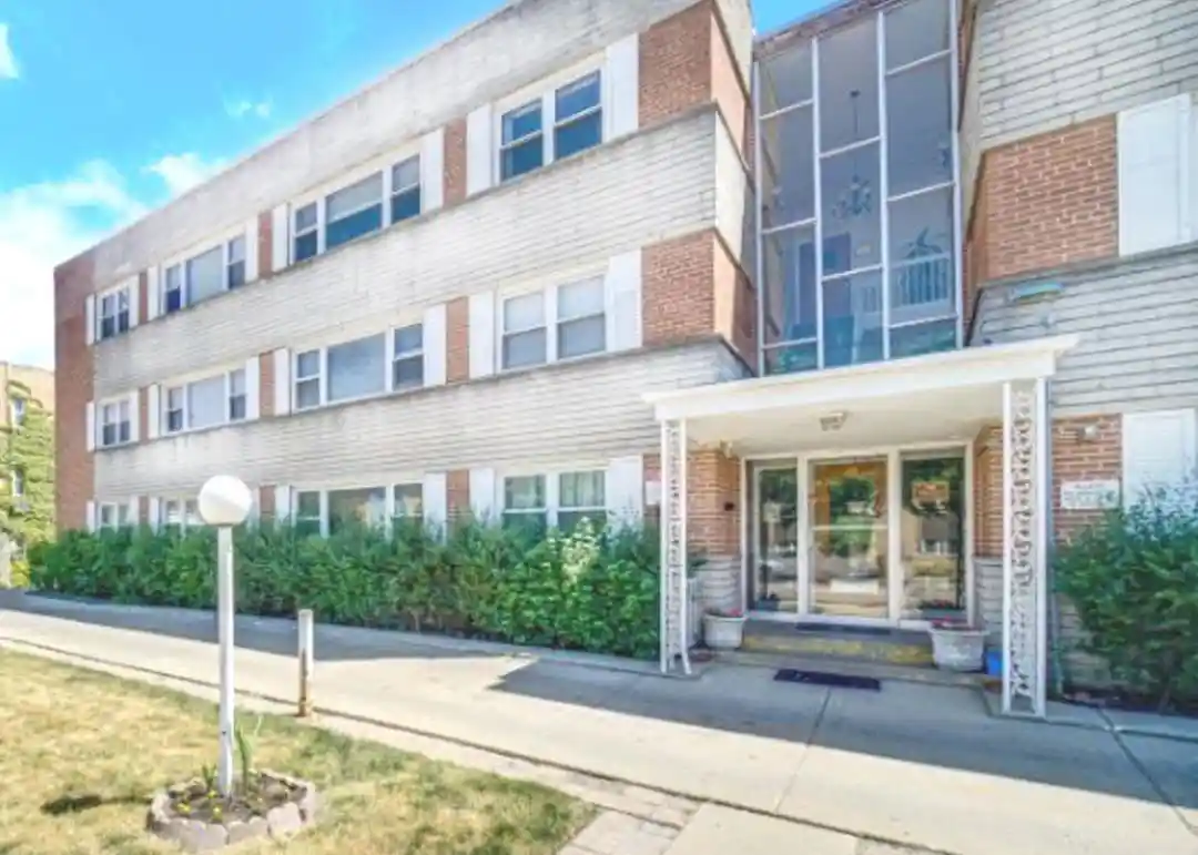 Listing Photo 1 - Condo for sale in 4949 Church St located at 4949 Church St, Skokie, IL 60077 - Unit #305