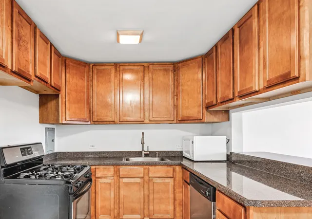 Listing Photo 5 - Condo for sale in building located at 4949 Church St, Skokie, IL 60077 - Unit #305
