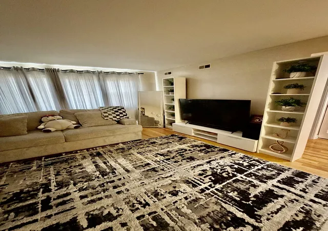 Listing Photo 4 - Condo for sale in building located at 4949 Church St, Skokie, IL 60077 - Unit #305