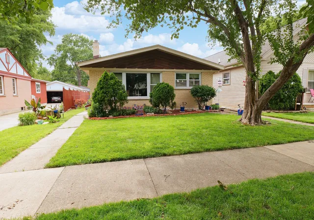 Single family home for sale at 9734 Tulley Ave, Oak Lawn, IL 60453 | MLS# 12767984