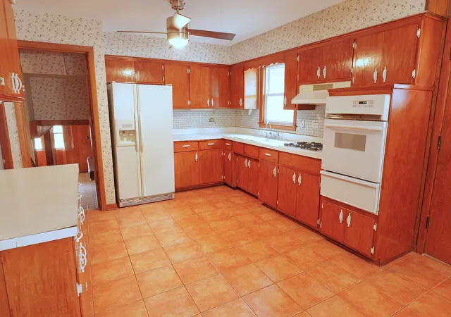 Photo 3 of Single family home for sale at 9734 Tulley Ave, Oak Lawn, IL 60453 | MLS# 12767984 | Listing updated on 2026-09-24