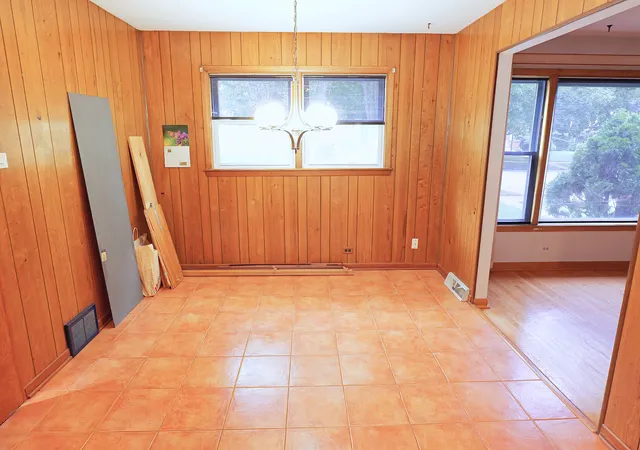 Photo 4 of Single family home for sale at 9734 Tulley Ave, Oak Lawn, IL 60453 | MLS# 12767984 | Listing updated on 2026-09-24