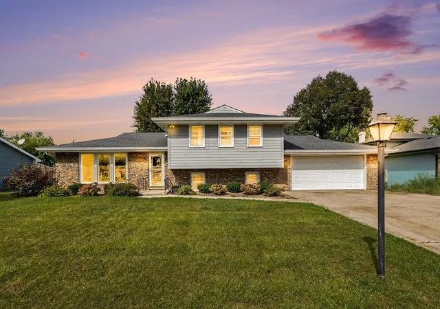 Single family home for sale at 524 Dogwood Ct, Joliet, IL 60431 | MLS# 12767995