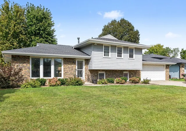 Photo 1 of Single family home for sale at 524 Dogwood Ct, Joliet, IL 60431 | MLS# 12767995 | Listing updated on 2026-09-24