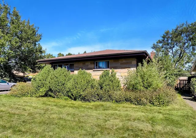 Photo 3 of Single family home for sale at 354 E Huntington Ln, Elmhurst, IL 60126 | MLS# 12768002 | Listing updated on 2026-10-07