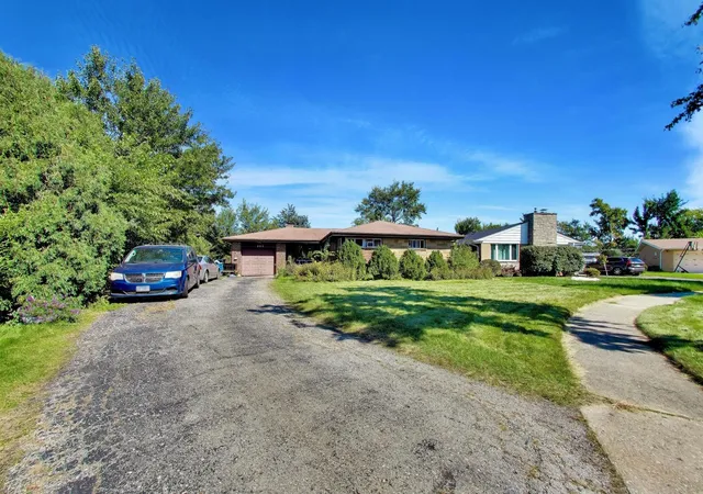 Photo 3 of Single family home for sale at 354 E Huntington Ln, Elmhurst, IL 60126 | MLS# 12768002 | Listing updated on 2026-10-07