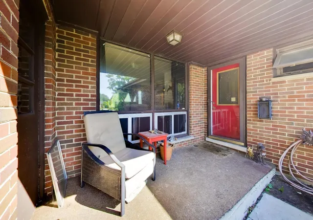Photo 4 of Single family home for sale at 354 E Huntington Ln, Elmhurst, IL 60126 | MLS# 12768002 | Listing updated on 2026-10-07