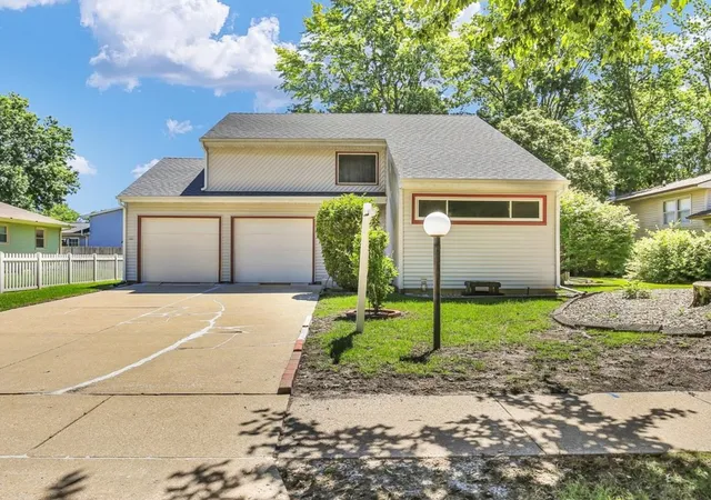 Photo 1 of Single family home for sale at 2314 Mulberry Ct, Champaign, IL 61821 | MLS# 12768008 | Listing updated on 2026-09-30