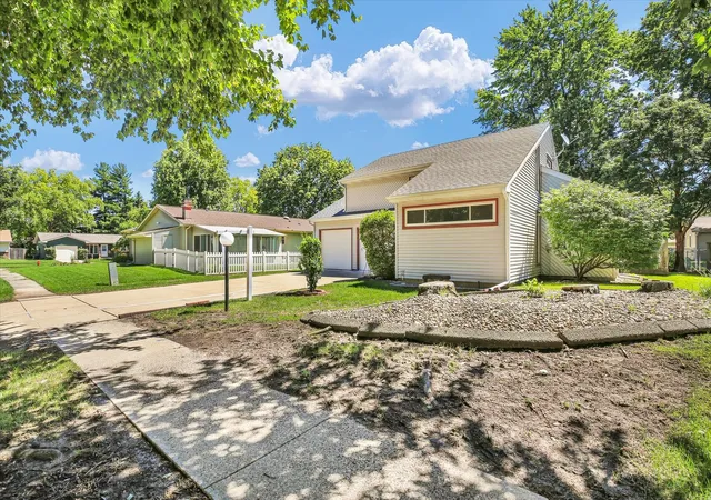 Photo 3 of Single family home for sale at 2314 Mulberry Ct, Champaign, IL 61821 | MLS# 12768008 | Listing updated on 2026-09-30
