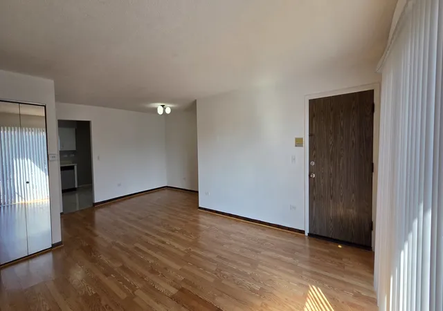 Photo 4 of Condo for sale at 718 Cobblestone Cir #C, Glenview, IL 60025 | MLS# 12768011 | Listing updated on 2026-09-29