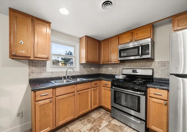 Photo 4 of Single family home for sale at 533 S Webster St, Aurora, IL 60505 | MLS# 12768018 | Listing updated on 2026-10-29